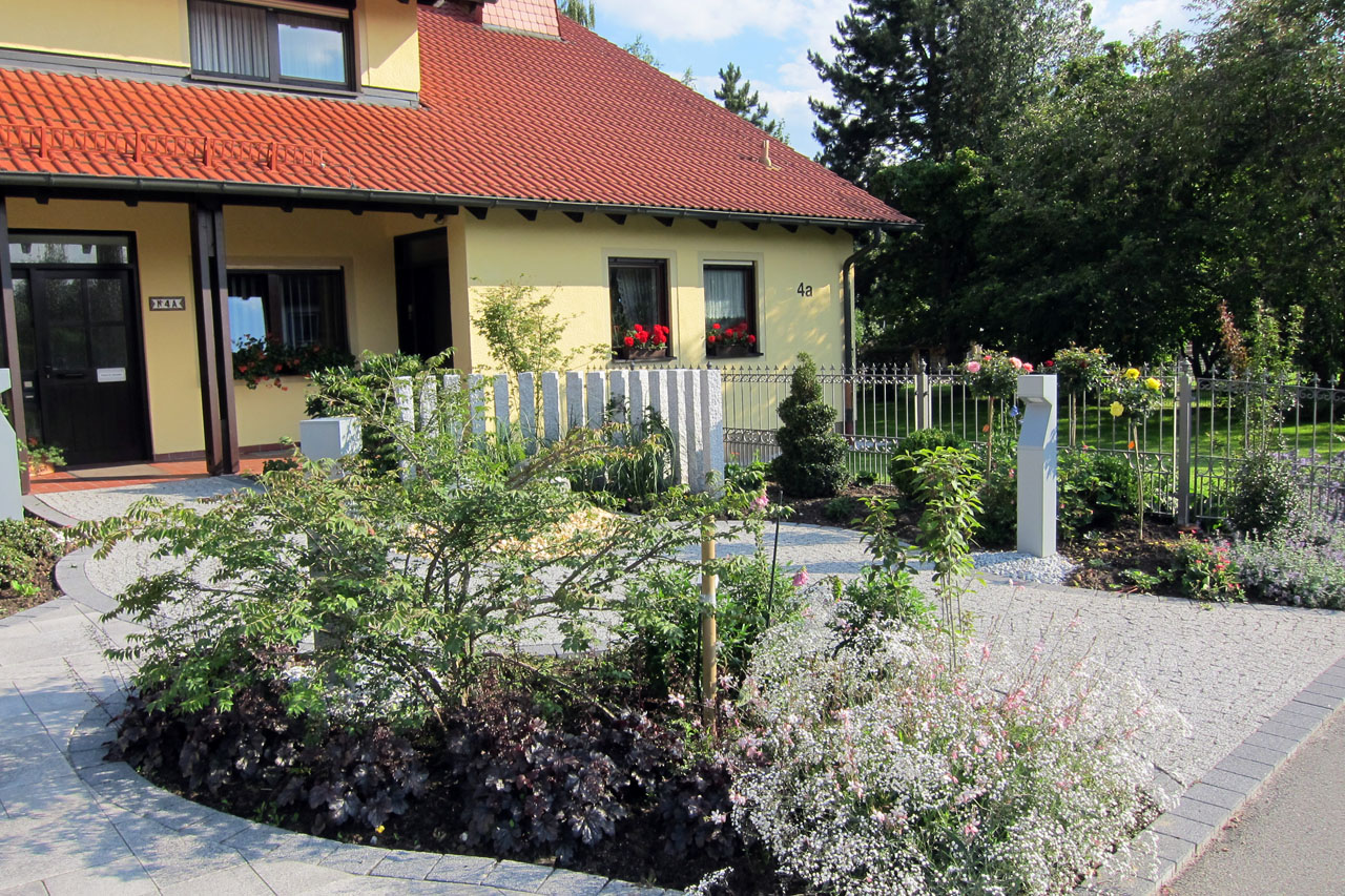 Gartenanlage in Dörfles-Esbach
